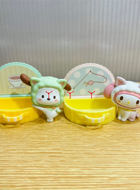 名创优品三丽鸥躲猫猫手办摆件