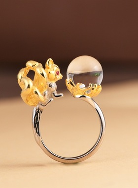 纯银镶嵌白水晶描金工艺狐狸吊坠