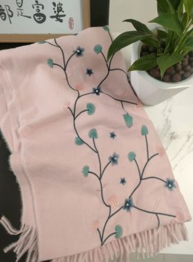秋冬新款粉围巾女冬季韩版百搭珍珠刺绣保暖加厚羊绒披肩两用外搭
