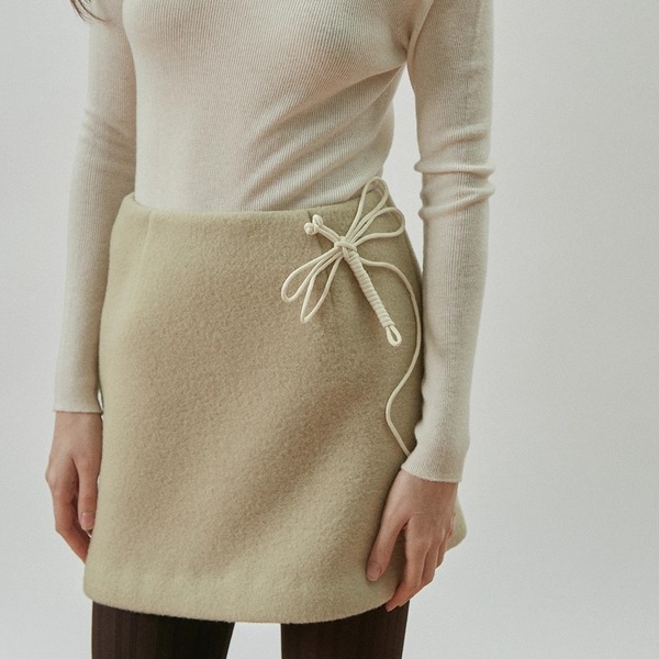 XUNRUO熏若 设计师品牌短裙 25秋冬新款蜻蜓编织淡黄色毛呢半身裙 - 图0