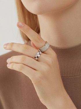 SOLDEVERANO蕃秀 大马士·格致戒指棋盘格棕色方形百搭经典女复古