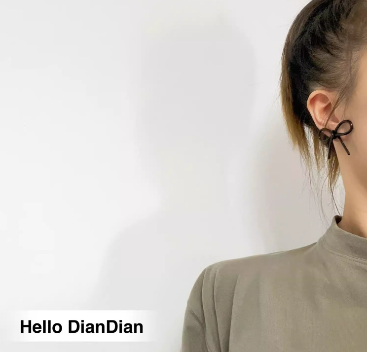 Hello DianDian 韩国小众设计师不对称蝴蝶结花朵可爱渡假风耳环 - 图2