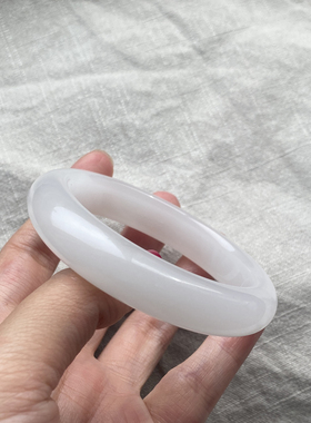 新疆天山翠高冰底白玉54mm手镯