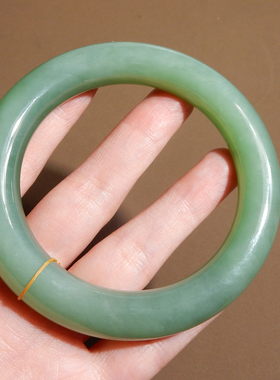 俄料老料碧玉粉阳绿57mm玉手镯