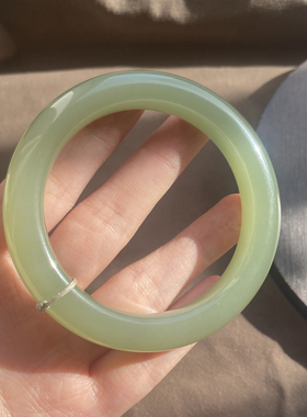 青海料湖水绿精美正装55mm手镯