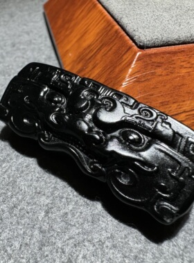 巨放漏方言新疆和田玉籽料老熟白玉底墨玉兽面守护牌手牌吊坠S