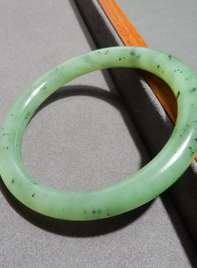 抢疯方言和田玉巨漏俄罗斯老坑碧玉果绿色猕猴桃卡60mm精美手镯w1