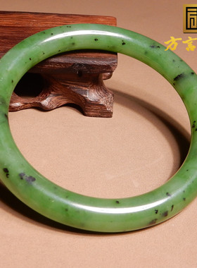 俄罗斯老坑料碧玉猕猴桃60mm手镯