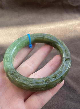 俄罗斯细腻油润果绿碧玉57mm手镯