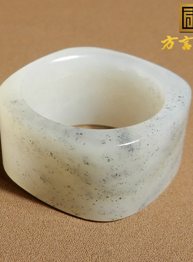 惊呆了方言和田玉新疆羊脂底白玉点墨青花籽料18mm方形扳指戒指A5
