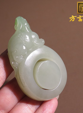 青海老坑料白玉带翠青色貔貅扳指