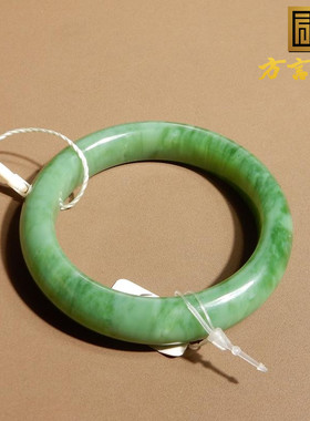 碧玉辣绿色带猫眼内径54mm手镯