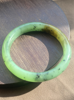 俄料果绿碧玉带糖卡57mm正装手镯