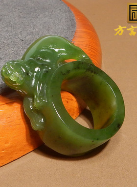 惊呆了方言和田玉俄罗斯7号坑老料菠菜绿碧玉22mm豹子戒指扳指R5