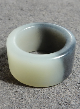 美美哒方言和田玉精品新疆黑白分明意境青花籽料16mm戒指扳指w1