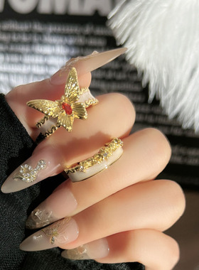 白釉金蝶新中式复古立体蝴蝶轻奢甜酷戒指女小众设计个性情侣指环