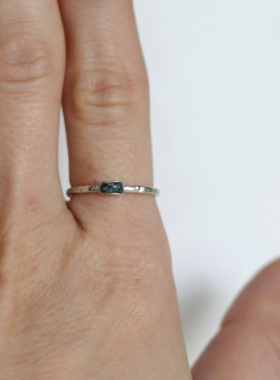 女纯银复古天然钻石镶嵌蓝钻戒指