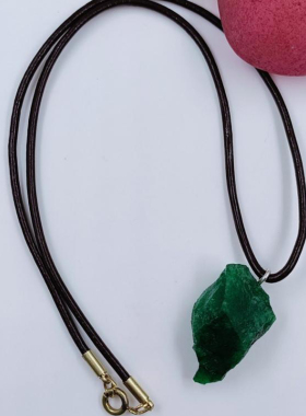 女天然祖母绿翡翠原石项链不规则