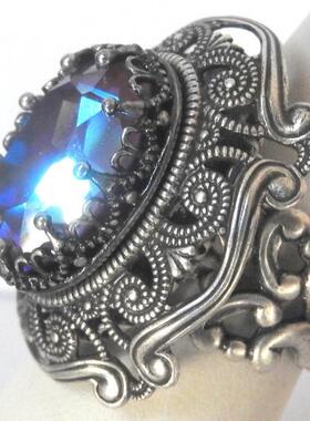 银色掐丝镶嵌紫色彩虹水晶戒指