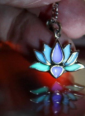 精致莲花花朵蓝紫色项链纯银夜光