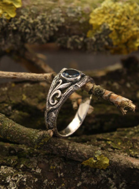 女士纯银复古蓝色托帕石镶嵌戒指