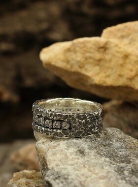 立方氧化锆石锤击纹理戒指纯银