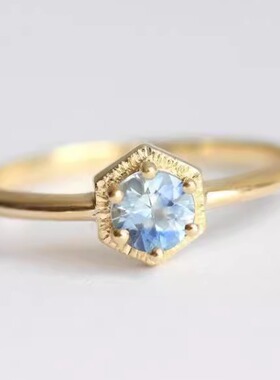 圆形祖母绿宝石六边形黄金戒指