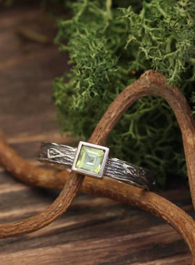 方形天然橄榄石树枝纯银情侣戒指