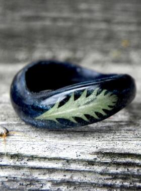 凯尔特植物树脂弯曲木制结婚戒指