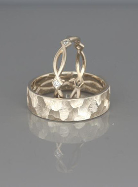 情侣14K香槟金凯尔特结戒指镶钻