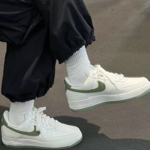 Nike Air Force 1 AF1空军一号女鞋情人节限量四钩白银女款板鞋 - 图2