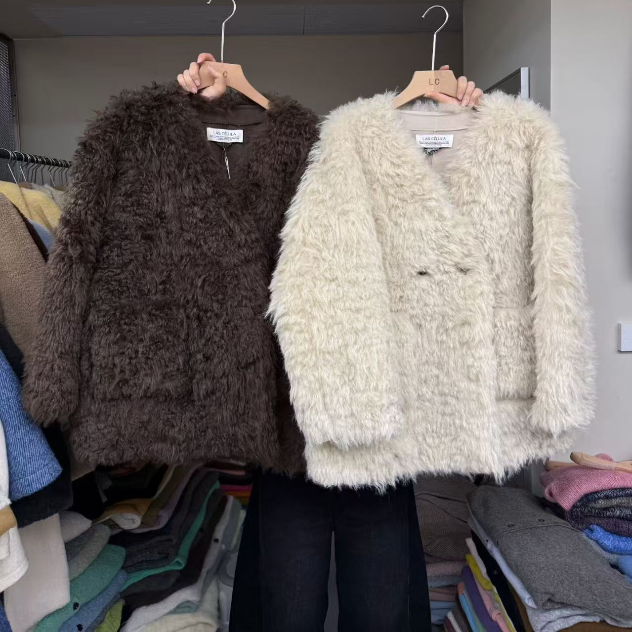 LAS CELULA正品实体店同款V领羊羔毛皮毛一体外套女宽松毛毛大衣 - 图0