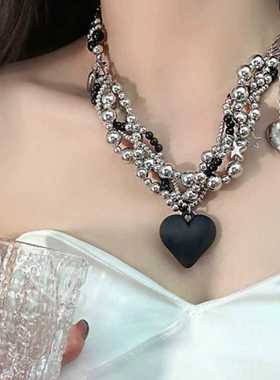 黑色爱心吊坠串珠项链女夸张嘻哈冷淡风高级感锁骨链2024新款爆款