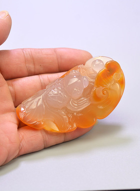 天然玛瑙如意金鱼吊坠俏色雕刻年年有余男女士毛衣链百搭挂件把玩