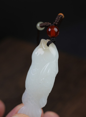 和田玉白玉年年有余小鱼吊坠项链
