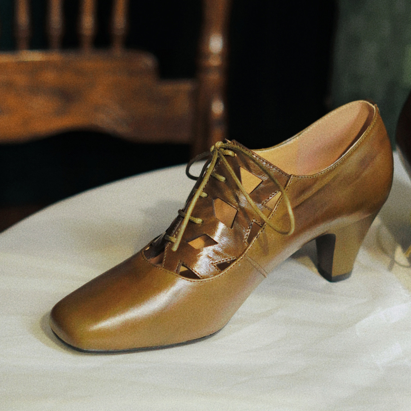 奈里法式镂空设计复古牛皮深口系带高跟鞋民国配香云纱旗袍小皮鞋,淘宝优惠券,粉丝福利购,淘宝优惠卷