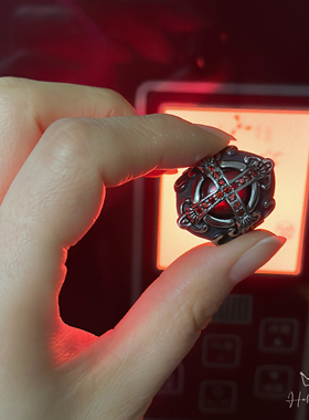 复古做旧镶钻十字架红宝石戒指男女个性潮流朋克风食指戒马年礼物