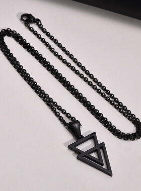 光面三角形项链男士钛钢吊坠简约