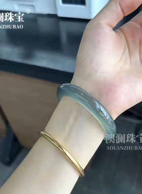 国风海蓝之谜高货孤品! 叮当圆条湖水蓝手镯冰种水沫玉石英岩
