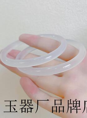 高端冰种白玛瑙手镯女白月光美人镯细圆条荔枝冻白玉髓叮当镯精品