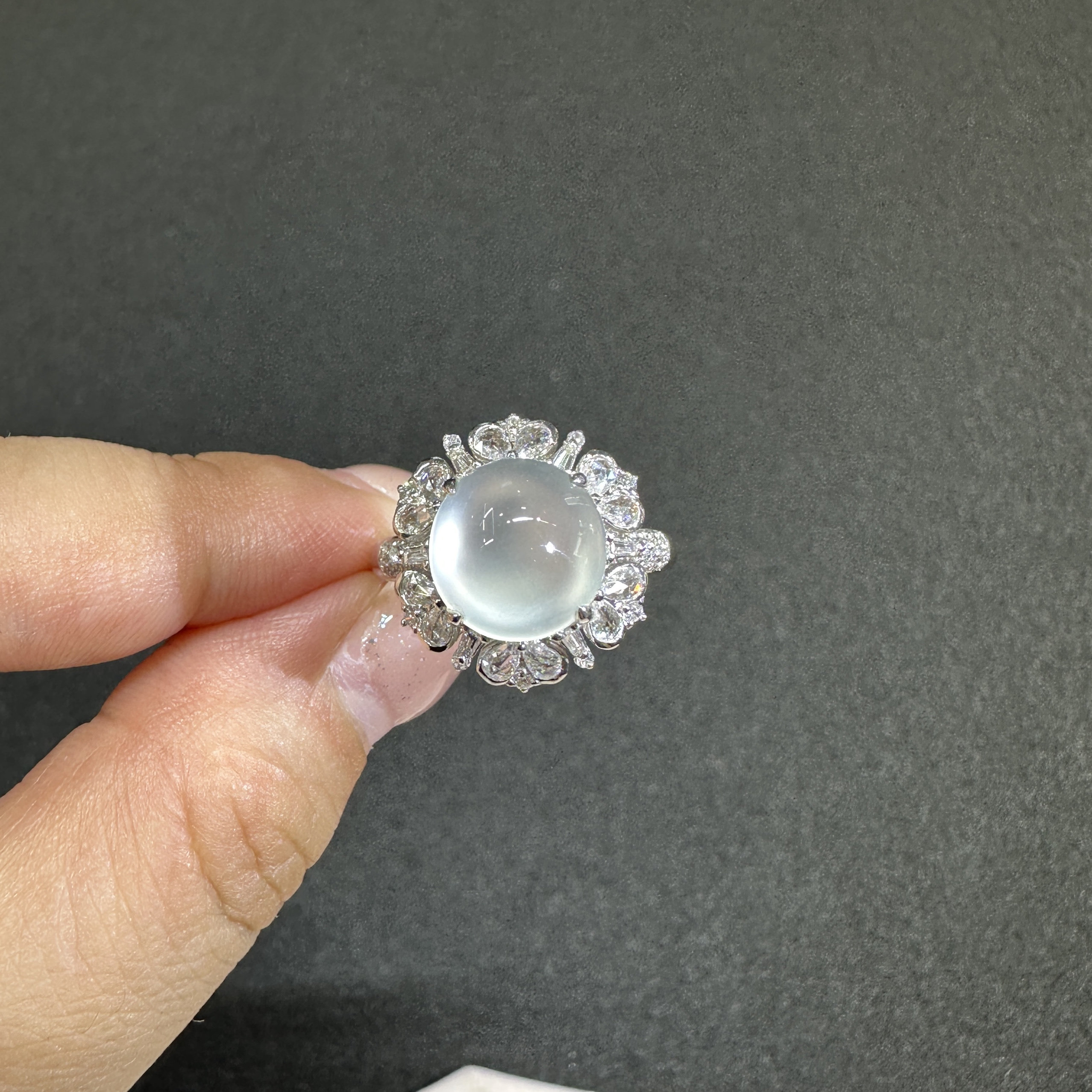 缅甸A货玻璃种白冰蛋面翡翠戒指18k金钻石起光双眼皮白蛋翡翠女戒,淘宝优惠券,粉丝福利购,淘宝优惠卷