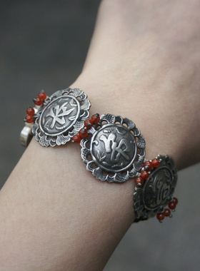 云起设计。清代长命富贵吉语老银雕花老玛瑙手链压襟吊坠 多用款