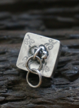 云起收藏。清代肥美篆体富字老银方印铃铛吊坠滴溜印铃