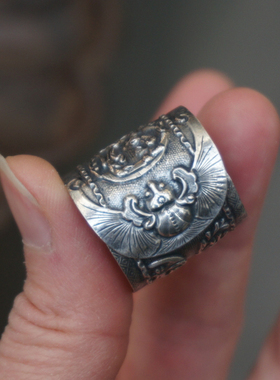 云起收藏。清代精美古董人物蝙蝠仙鹤寿桃老银戒指圈戒卷戒 少见