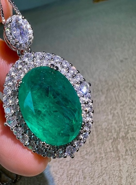 高端大气 仿真天然祖母绿椭圆吊坠绿色宝石简约挂坠饰品礼物