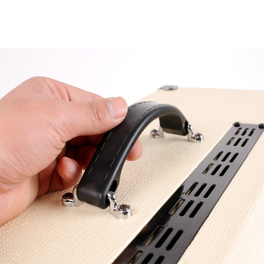 Басовый усилитель для репетиции металлической группы