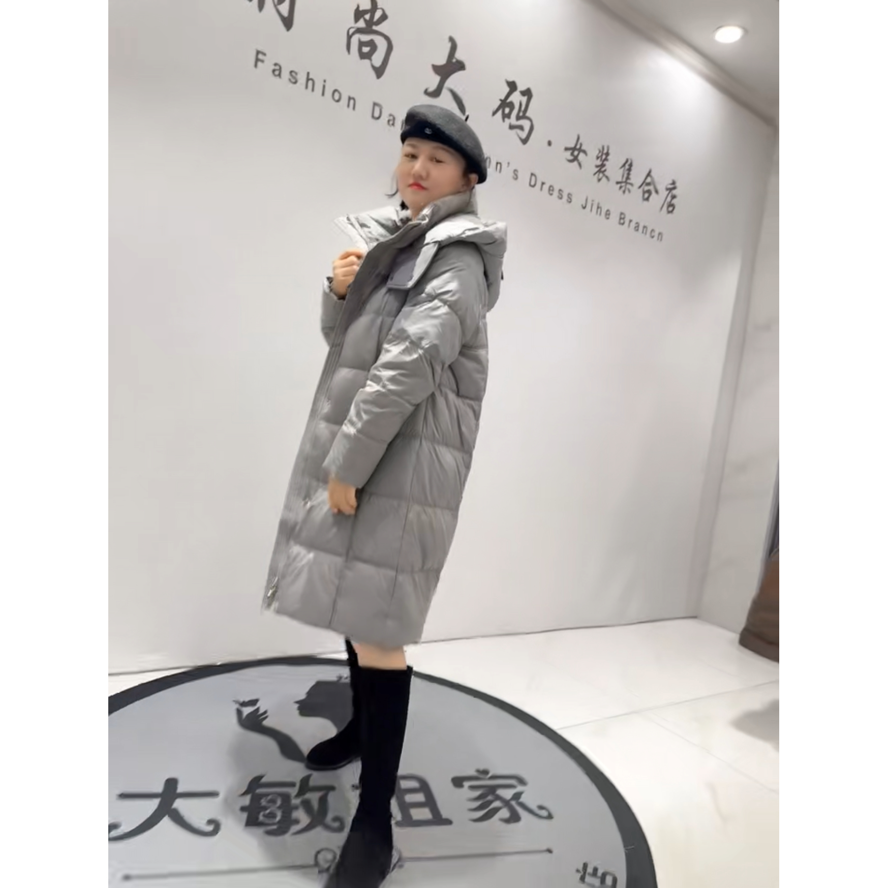 9807芮娜依莲冬新款加肥大码女装通勤立体剪裁连帽长款90绒羽绒服 - 图1