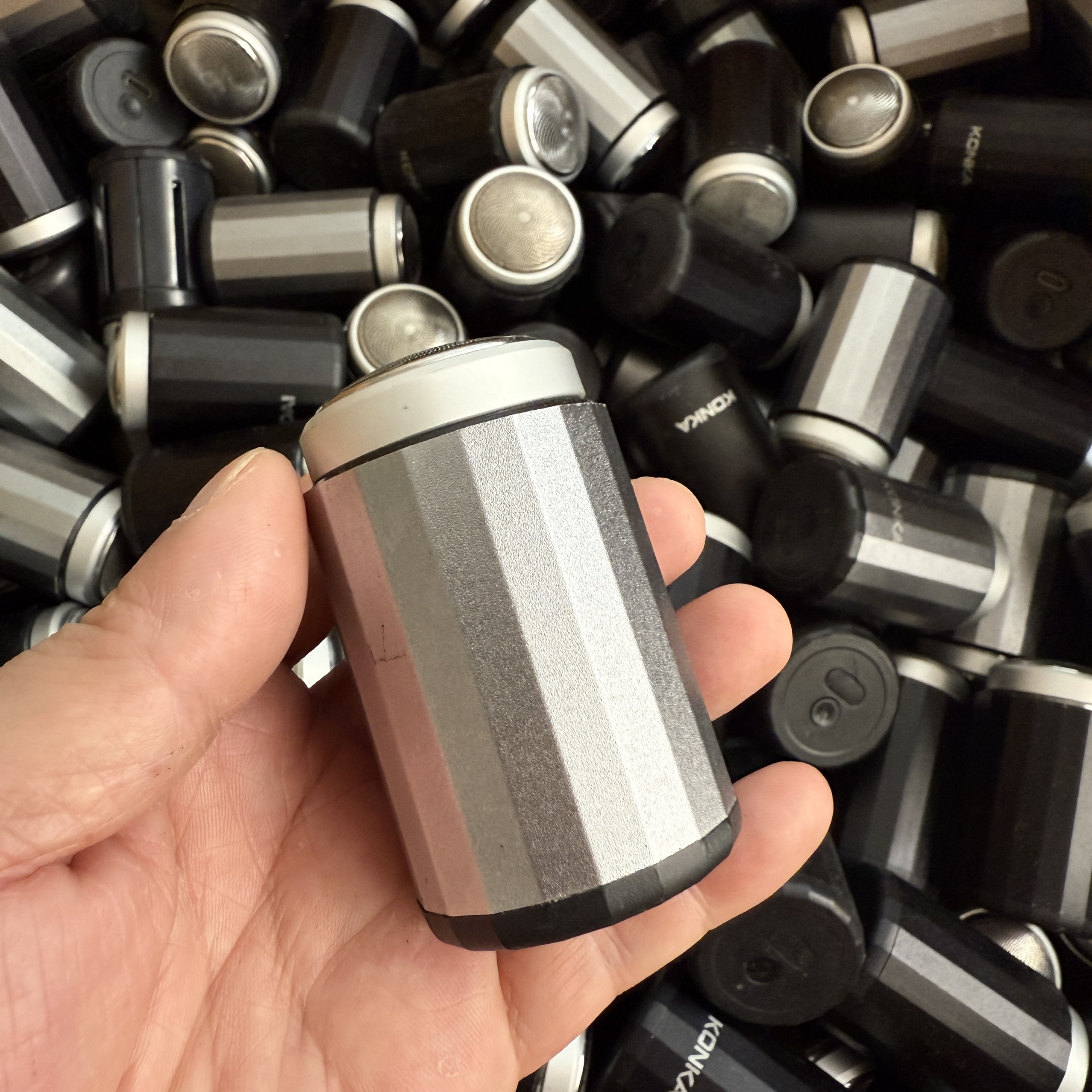 迷你电动剃须刀 铝合金机身 不包好坏随机发,淘宝优惠券,粉丝福利购,淘宝优惠卷