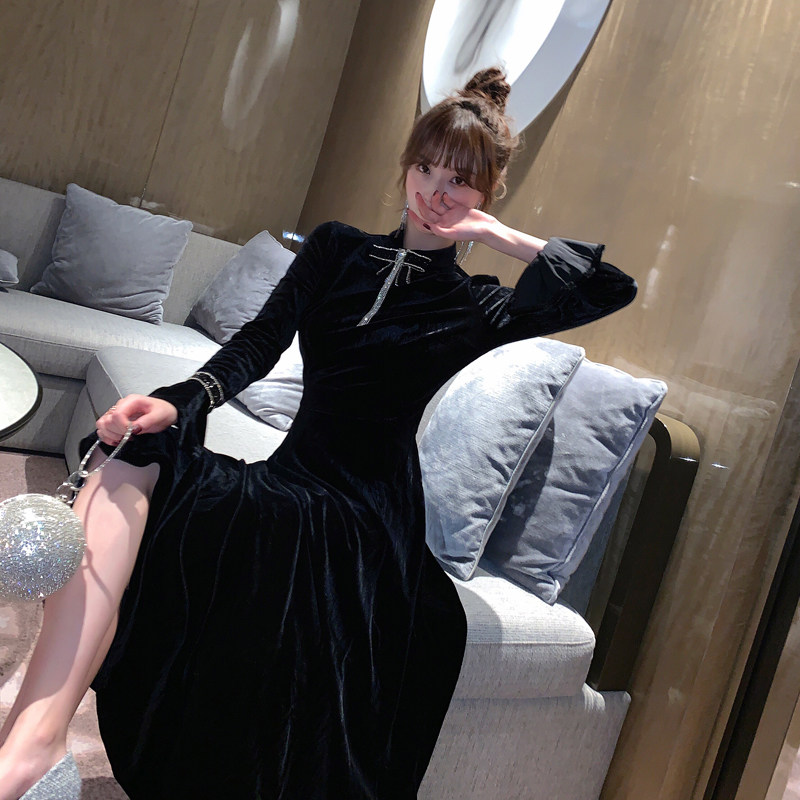 小众轻奢高级感名媛年会礼服女平时可穿复古风黑色丝绒连衣裙秋冬