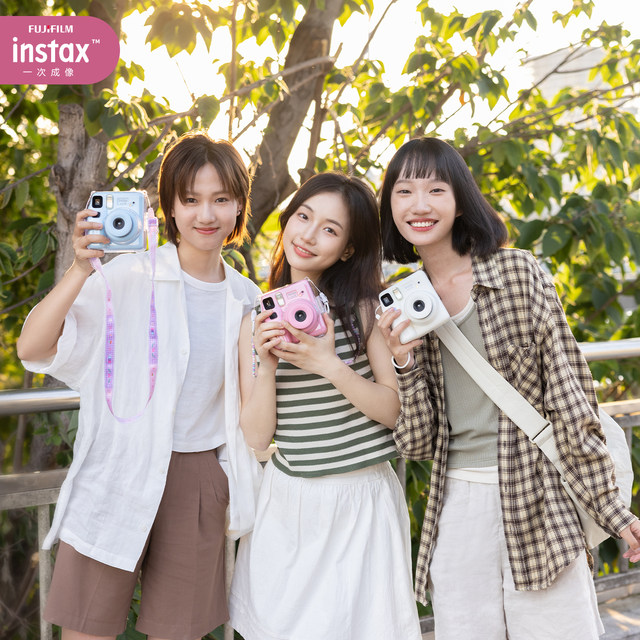 Fuji Polaroid miniSE camera is simple and practical Fuji Polaroid miniSE camera is simple and practical